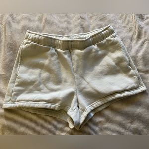 Aritzia | TNA Cozy Fleece Hi-Rise 3” Sweatshort in Murmur Grey - Size Medium